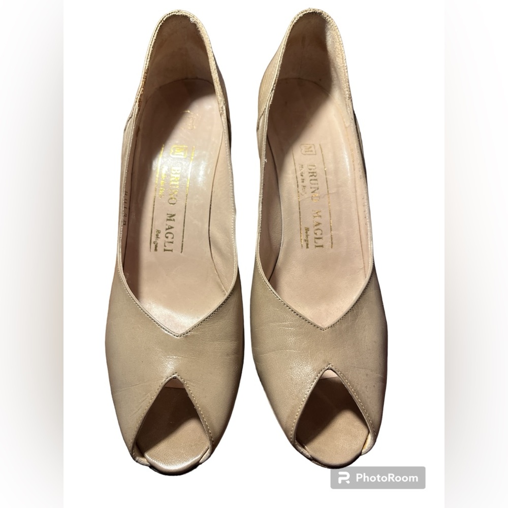Vintage Bruno Magli leather, open-toed heels. Cream colored. Size 6.